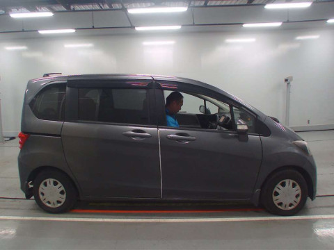 2008 Honda Freed GB3[2]