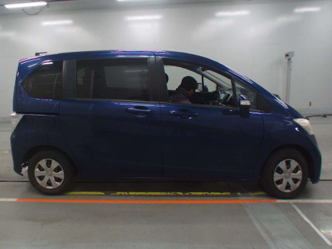 2011 Honda Freed GB3[2]