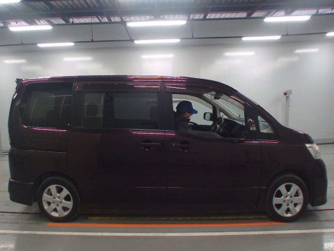 2009 Nissan Serena CC25[2]