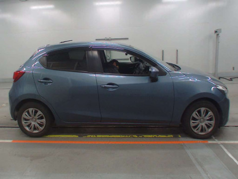 2016 Mazda Demio DJ3FS[2]