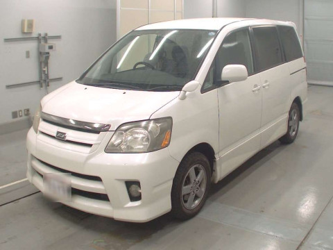 2005 Toyota Noah AZR60G[0]