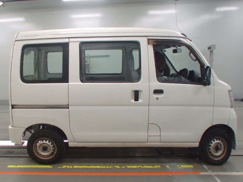 2016 Daihatsu Hijet Cargo S321V[2]