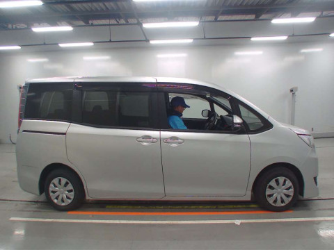 2018 Toyota Noah ZRR80G[2]