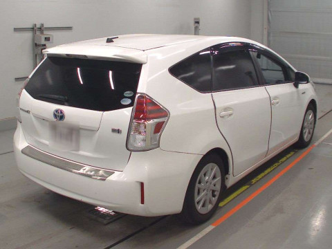 2015 Toyota Prius alpha ZVW40W[1]