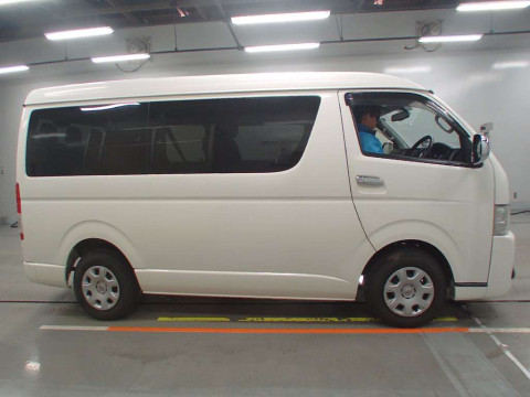 2015 Toyota Hiace Wagon TRH214W[2]