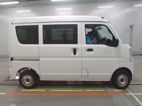 2023 Nissan NV100 Clipper DR17V[2]