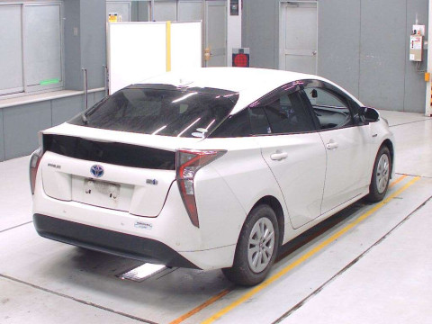 2017 Toyota Prius ZVW50[1]