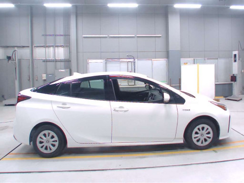 2019 Toyota Prius ZVW51[2]