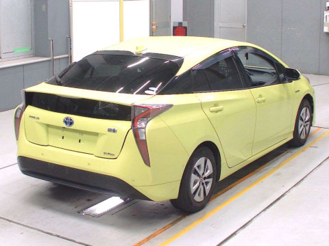 2016 Toyota Prius ZVW55[1]