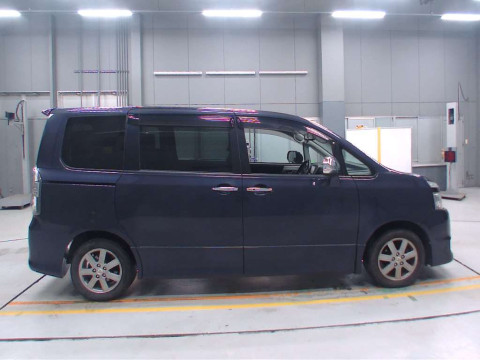 2008 Toyota Voxy ZRR70W[2]