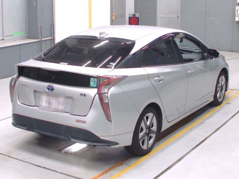 2016 Toyota Prius ZVW50[1]