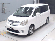 2011 Toyota Noah