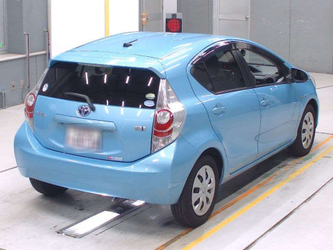 2012 Toyota Aqua NHP10[1]