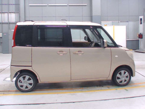 2011 Suzuki Palette MK21S[2]