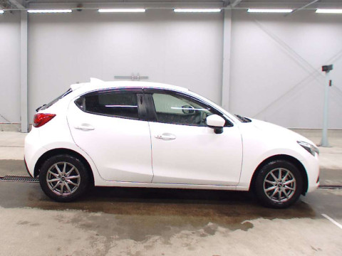 2015 Mazda Demio DJ5FS[2]