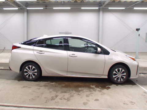 2019 Toyota Prius ZVW55[2]