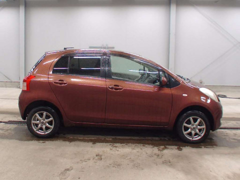 2006 Toyota Vitz NCP95[2]