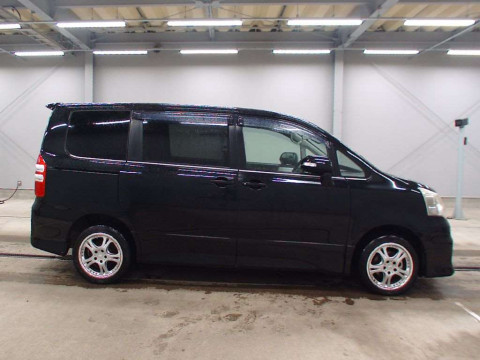 2011 Toyota Noah ZRR75W[2]