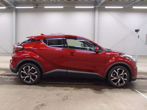 2017 Toyota C-HR ZYX10[2]