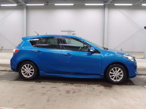 2011 Mazda Axela Sport BLFFW[2]