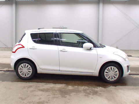 2015 Suzuki Swift ZC72S[2]