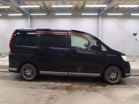 2005 Nissan Serena C25[2]