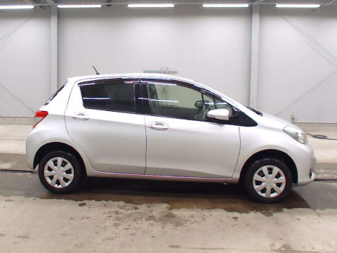 2014 Toyota Vitz NSP135[2]