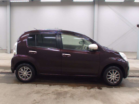 2012 Toyota Passo NGC30[2]