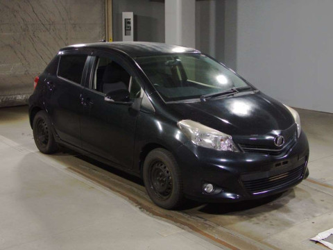 2014 Toyota Vitz NSP130[2]