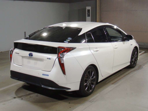 2018 Toyota Prius ZVW51[1]