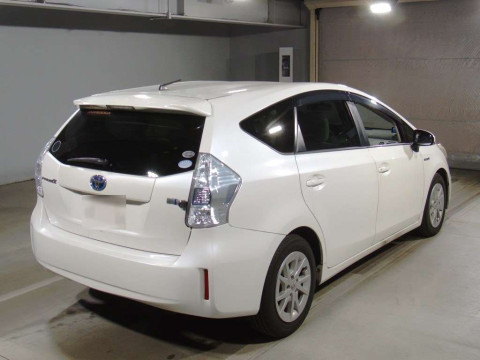 2011 Toyota Prius alpha ZVW41W[1]