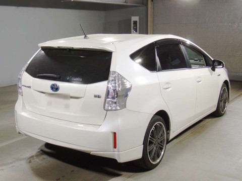 2011 Toyota Prius alpha ZVW41W[1]