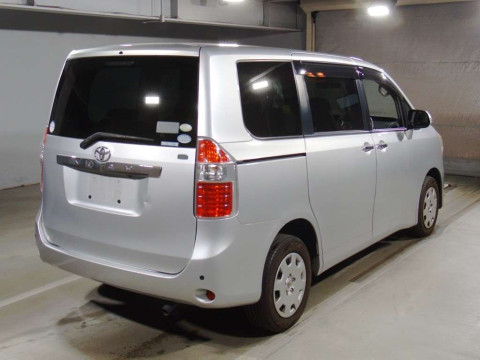 2009 Toyota Noah ZRR75G[1]