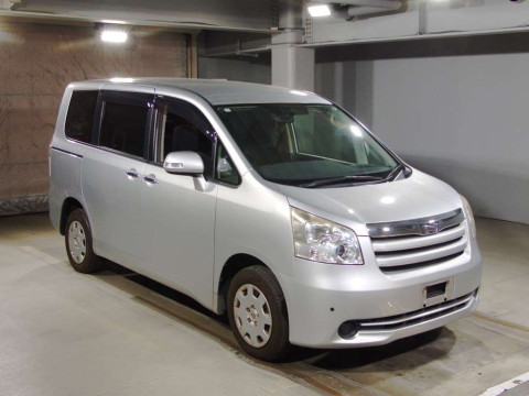 2009 Toyota Noah ZRR75G[2]