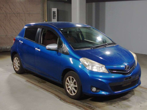 2011 Toyota Vitz NSP130[2]