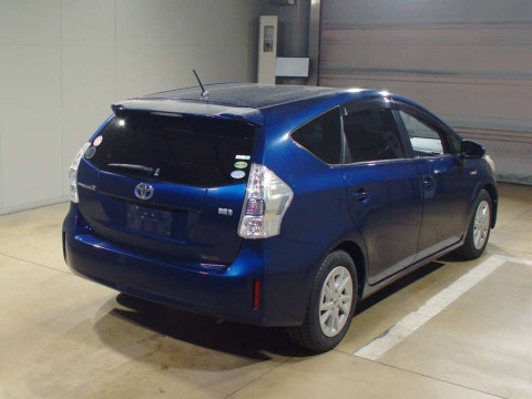 2014 Toyota Prius alpha ZVW40W[1]