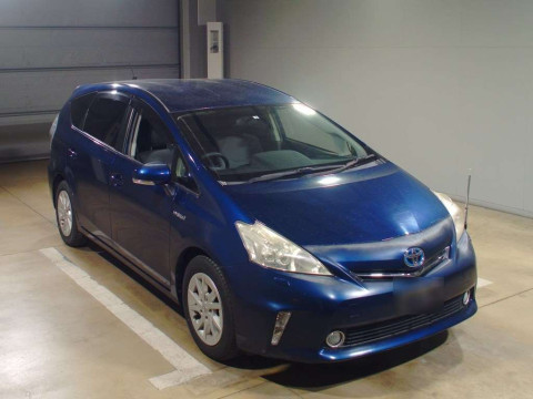 2014 Toyota Prius alpha ZVW40W[2]