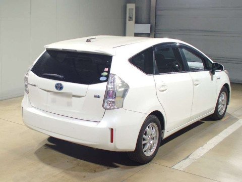 2012 Toyota Prius alpha ZVW41W[1]