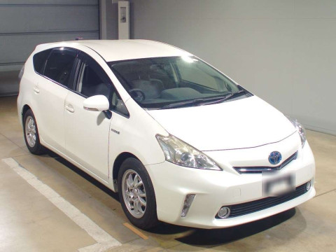 2012 Toyota Prius alpha ZVW41W[2]