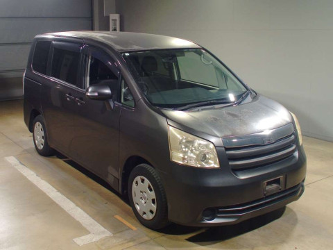 2008 Toyota Noah ZRR70G[2]