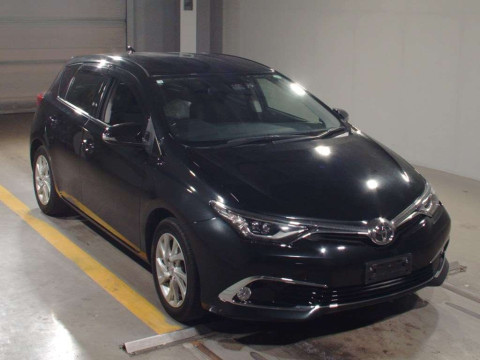 2016 Toyota Auris NZE181H[2]