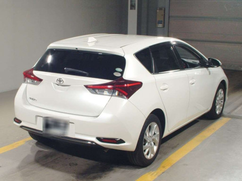 2015 Toyota Auris NZE181H[1]