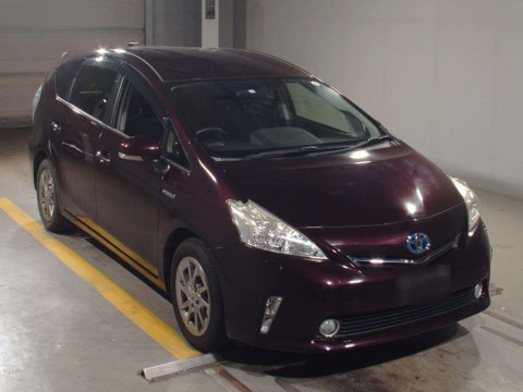 2014 Toyota Prius alpha ZVW41W[2]