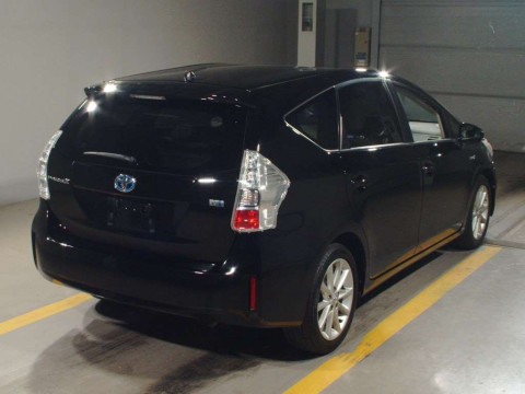 2012 Toyota Prius alpha ZVW41W[1]