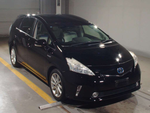 2012 Toyota Prius alpha ZVW41W[2]