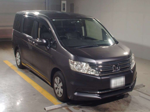 2014 Honda Step WGN RK1[2]