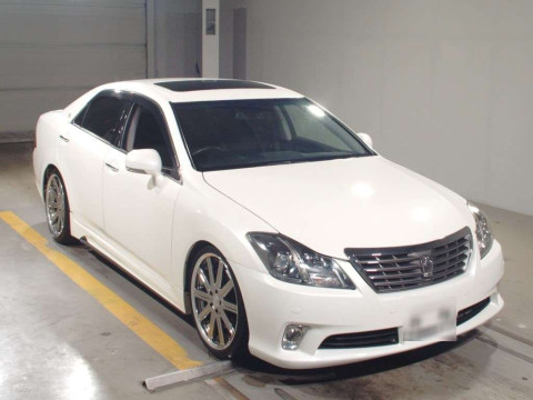 2009 Toyota Crown GRS204[2]