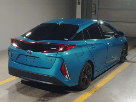 2017 Toyota Prius PHV ZVW52[1]