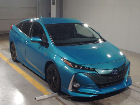 2017 Toyota Prius PHV ZVW52[2]