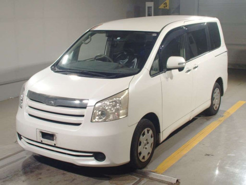 2010 Toyota Noah ZRR70G[0]